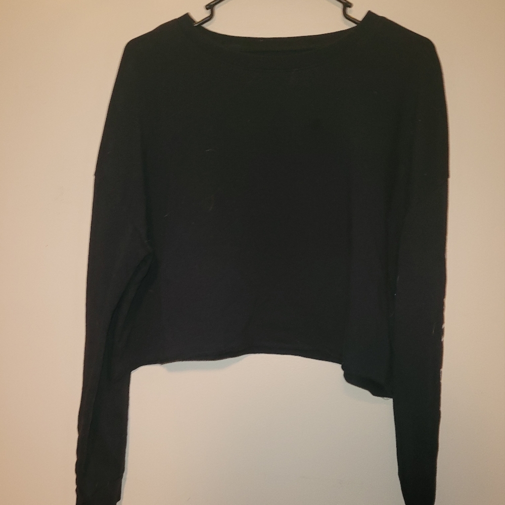 Black long sleeve crop top